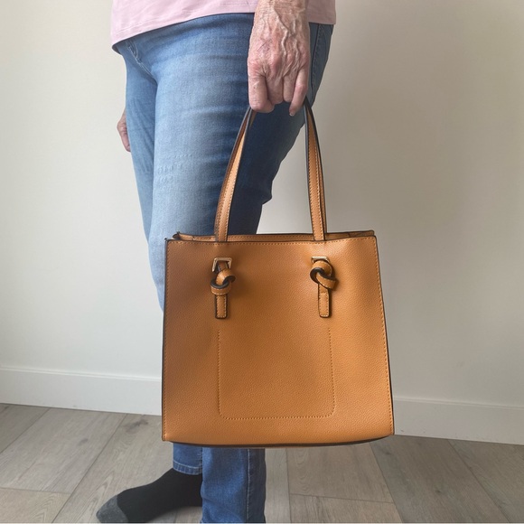Vegan Leather Louenhide Bag with cross body option - Picture 13 of 14